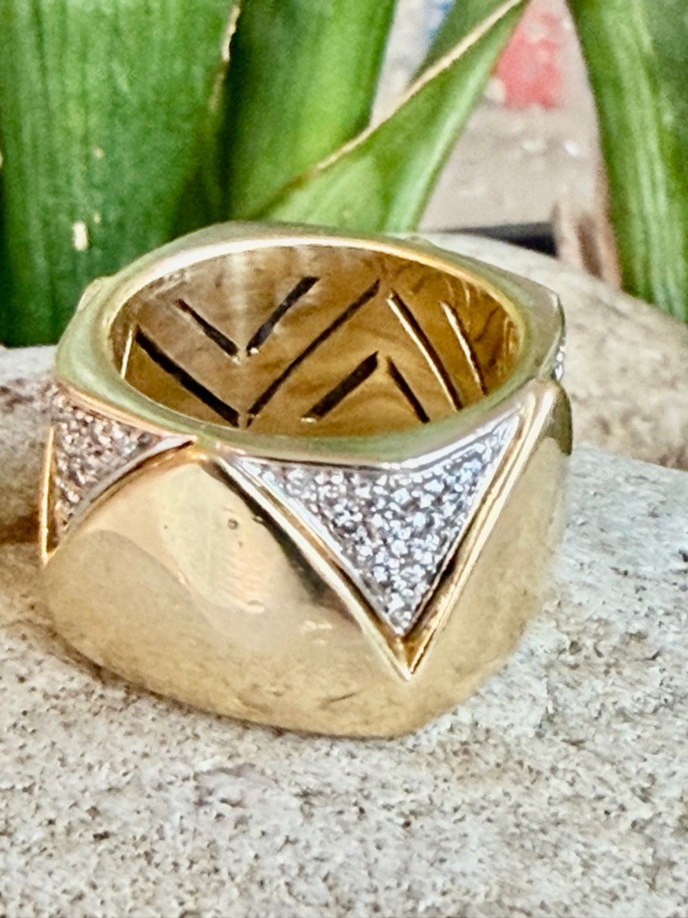 18 karat gold and diamond band